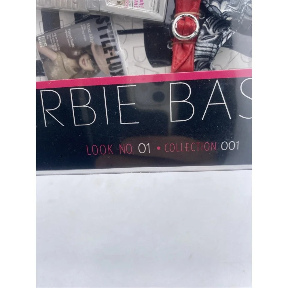Barbie Basics Look 01-001 Black Label  Accessory Pack 2009 NRFB and MINT